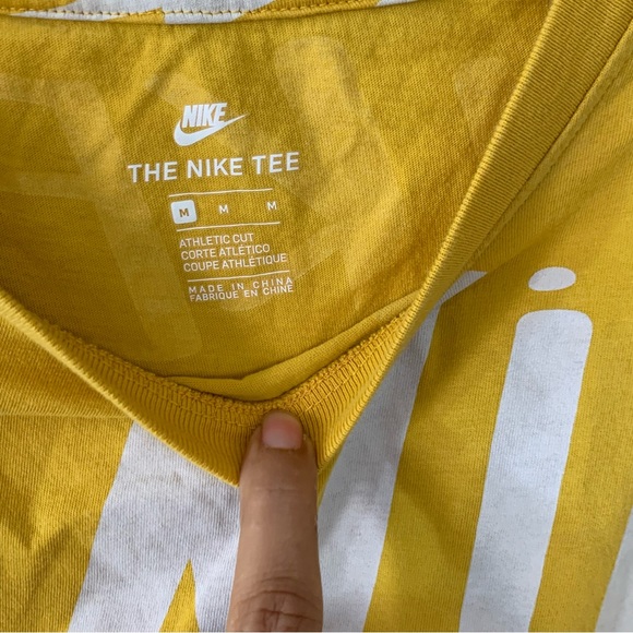 Women's The Nike Tee Cropped Boxy Shirt Over Sized Medium Short Sleeve - Picture 3 of 5